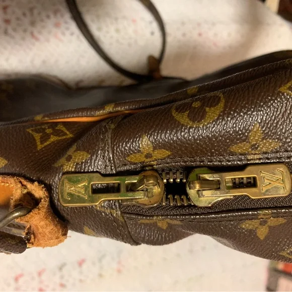Authentic Louis Vuitton Monogram Danube GM bag - Picture 12 of 16